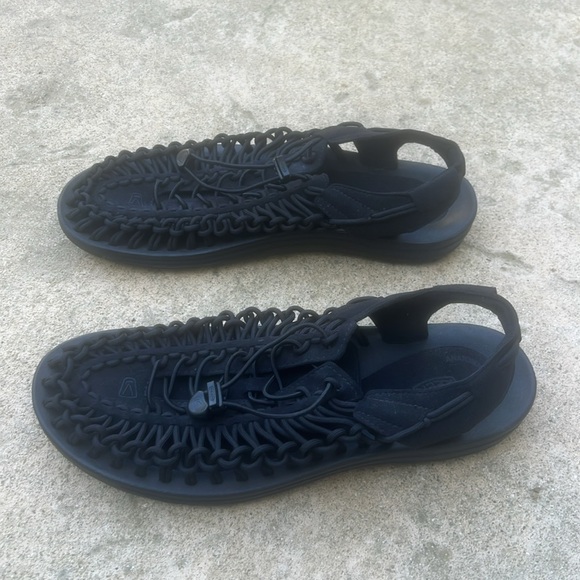 KEEN Men's UNEEK Classic Black Sandal Size 12 - Picture 5 of 8